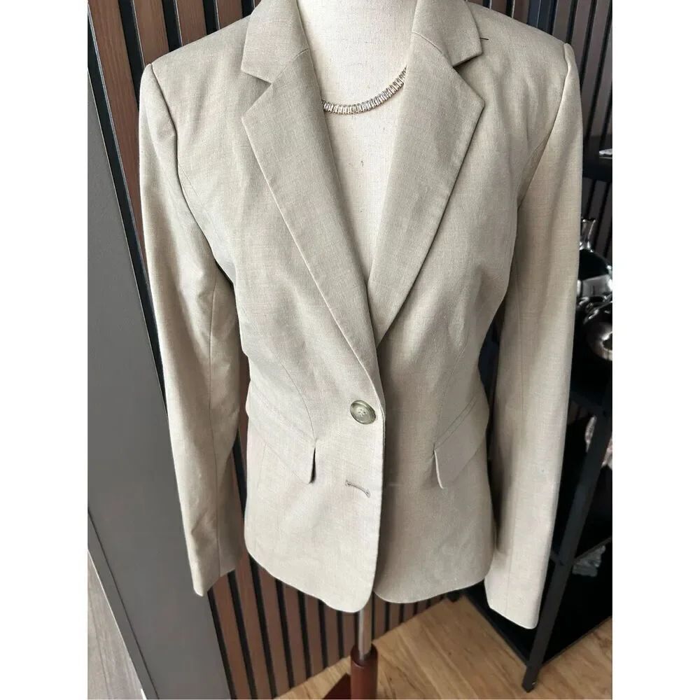 The limited blazer Tan/Brown NWT size 2 work attire work blazer